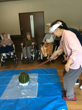 【茅野】特養8月スイカわり