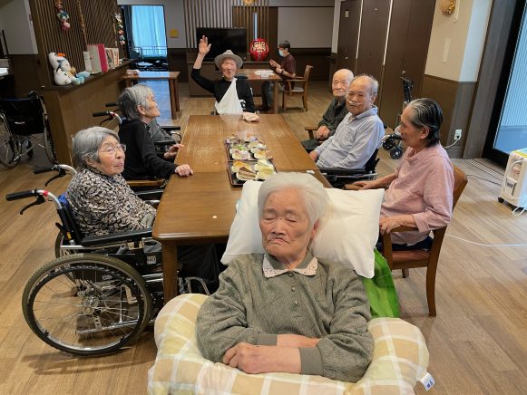 【茅野】特養　お誕生日会